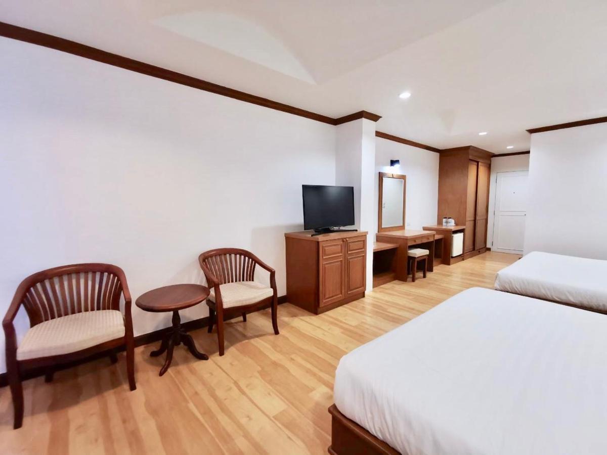 Chaleelay Hotel Petchaburi Esterno foto