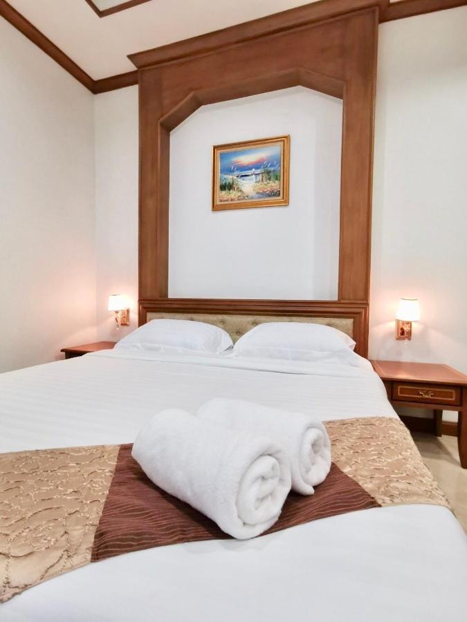 Chaleelay Hotel Petchaburi Esterno foto