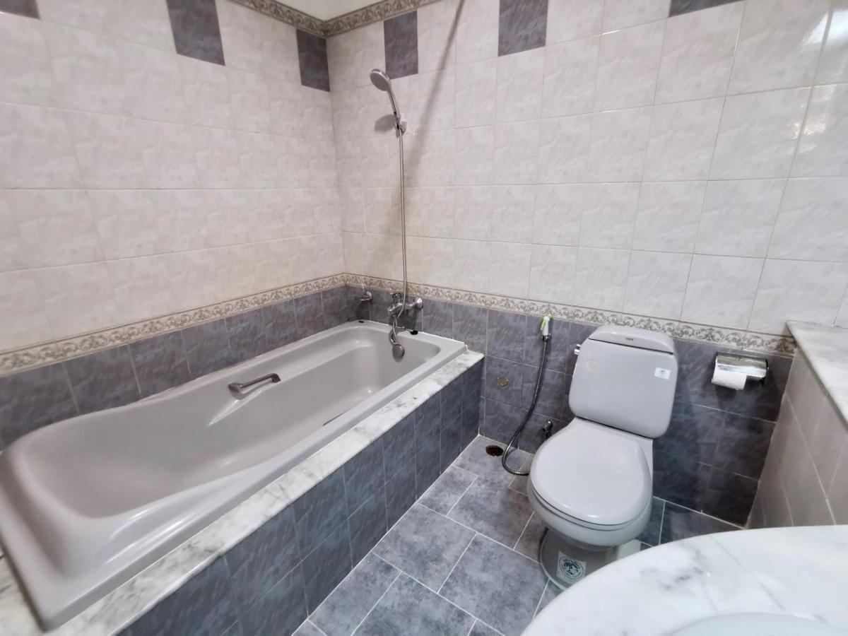 Chaleelay Hotel Petchaburi Esterno foto
