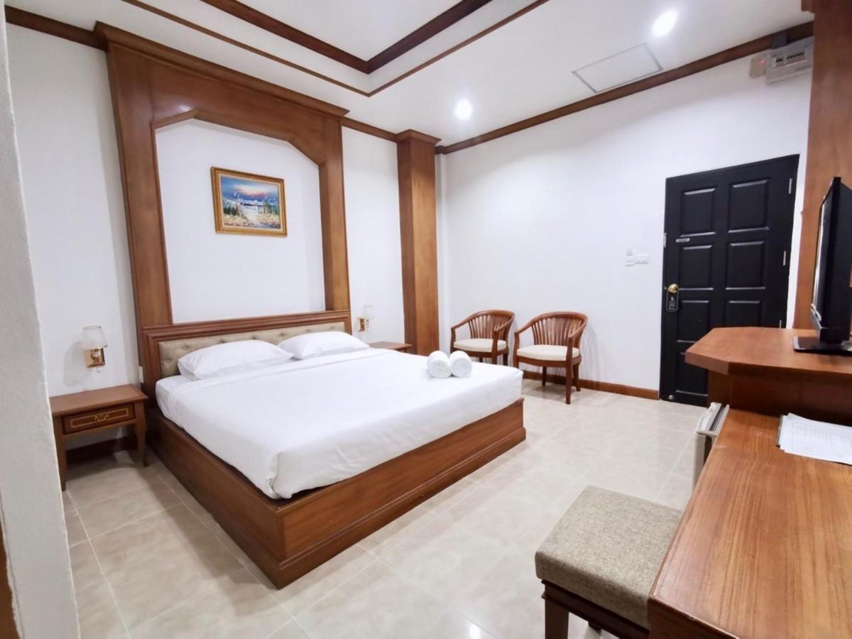 Chaleelay Hotel Petchaburi Esterno foto